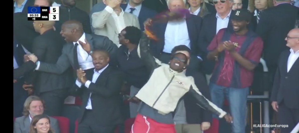 iamJ_A_M's tweet image. Travis Scott going wild after Fermin Lopez goal๐ฅบ๐โโ๏ธ๐