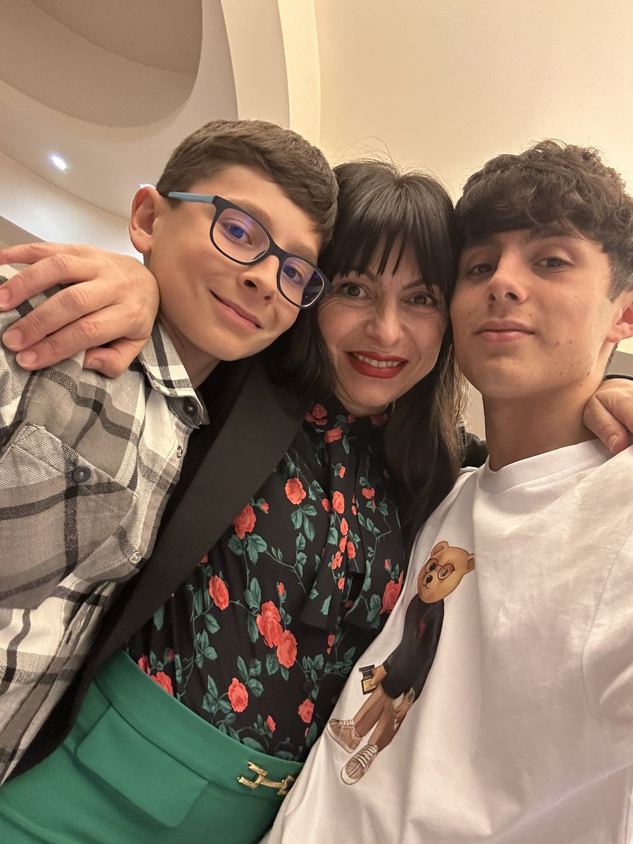 Auguri a tutte le mamme del mondo 💕🌸 con il pensiero rivolto alle troppe mamme che soffrono per non riuscire a garantire i diritti ai loro piccoli. Che sia pace, speranza, amore per tutte le mamme e i bimbi del mondo!