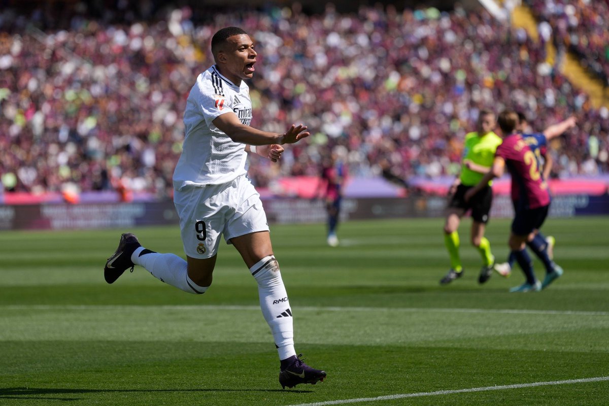 شكرا لك انت فقط
رجل الكلاسيكو بمعنى الكلمه ، اللي معك خذلوك يالامباب 🤍💔