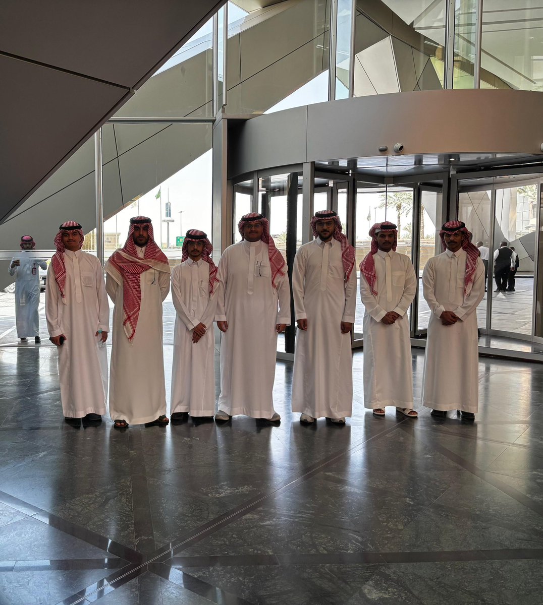 DPC_yu's tweet photo. تشرف نادي المناظرات والمرافعات بزيارة مكتب إياد رضا للمحاماة.
كانت زيارة ثرية ومُلهمة تعرفنا خلالها على بيئة العمل القانونية وتبادلنا الحديث مع نخبة من المحامين.
نشكر الدكتور إياد رضا وفريق العمل على الاستقبال الرائع والوقت الثمين. https://t.co/2HFN8s6iR8
