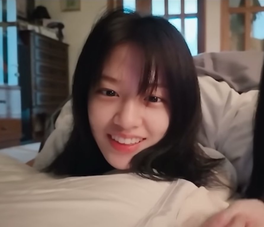 surealIisme's tweet image. Day one berpacaran dengan @theintro__vert. Menutup hari dengan mendusel manja. ♡