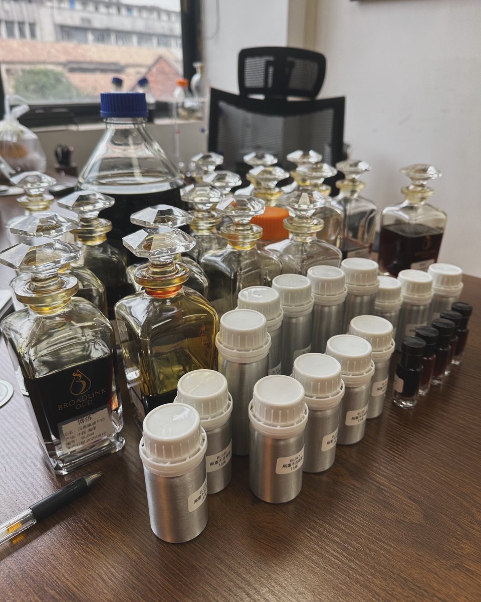 BroadLink_OUD's tweet photo. We offer different quantity for oud oil, if you are not looking to make a big quantity for small business, small quantity like a few tola, a few hundreds grams are also available!!!!

WhatsApp us 
+852 9442 5146
Learn more about us:
https://t.co/zUi8uZ742r https://t.co/eIpiFwc6up