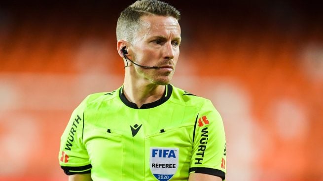 Have to say shoutout to the referee.

Gave Madrid a bonus penalty, didnt give them a clear red card for tackling the last man, didnt give us a clear penalty, disallowed Fermin's goal which would've NEVER been disallowed if they scored it.

Earned his fucking paycheck.

Honor. 🫡