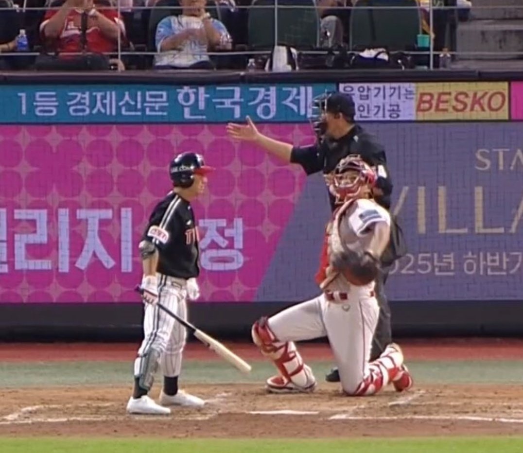 42bl8's tweet photo. 원근법무시짤 https://t.co/7u42Lf6PZS