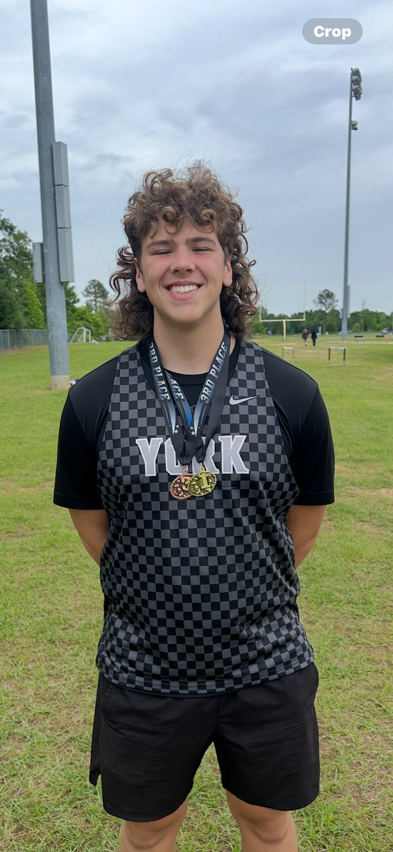 Levi_ward72's tweet photo. I am the 4A Upper State champion yesterday for Shot Put and got 3rd for discus! Next up is State this Friday! Not done yet! @JLayman44 @_YorkStrength @YorkRecruits @YorkTrack https://t.co/yurCIcPKEj