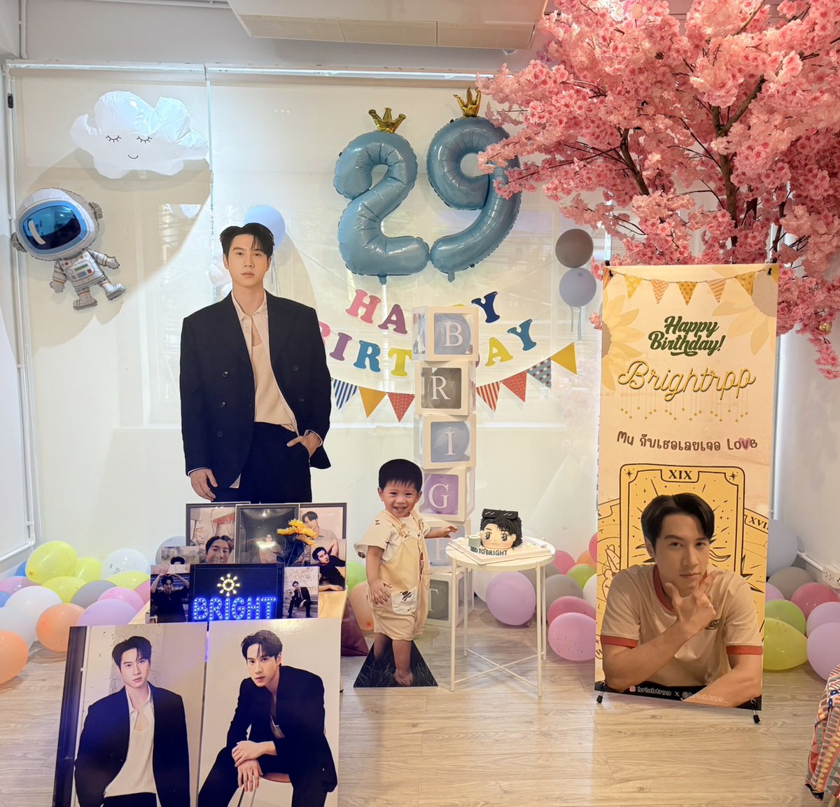 สิ้นสุดไปแล้วสำหรับคาเฟ่วันเกิดไบร์ทๆ ธีมมูเกิร์ลในปีนี้
ทีมคาเฟ่ขอขอบคุณชาวโซลทุกคนที่แวะเวียนมาชื่นชมความน่ารักของไบร์ทๆ และมาร่วมสนุกกับกิจกรรมของเราด้วยนะคะ 🙏🏼
หากมีข้อผิดพลาดประการใด ต้องขออภัยไว้ ณ ที่นี้ด้วยนะคะ 🙇🏻
#brightrpp
#SOLBright
#29thBrightrppBirthdayMuกับเธอเลยเจอ