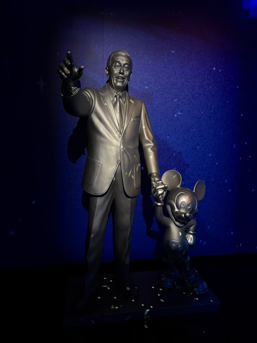 sabrinabierlein's tweet photo. Un dimanche avec Disney c’est bien aussi. Merveilleuse exposition à voir en famille , ou pas . 
#Disney100 à #paris 
🙏#waltdisney #disney #expo #portedeversailles https://t.co/15zVHoC3vh