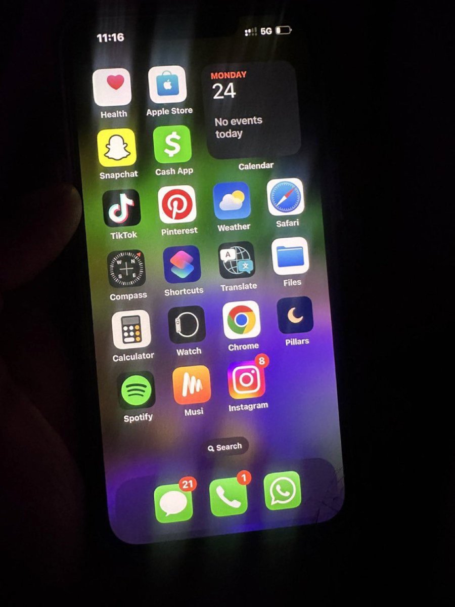 y2khunter's tweet image. she left her phone unlocked, should i do it?