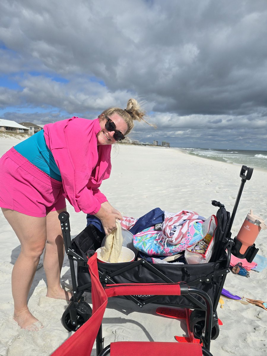 iamjamesthe3rd's tweet image. Happy Mother&apos;s Day to @kvthrash, an inspiration! A loving and devoted mother, you defy expectations every day - never failing to make our girls feel special! 
The definition of balance: you always manage to stretch and fold your sourdough &amp;amp; you stay Anchored Down!!! ❤️⛱️🥖⚓️⬇️