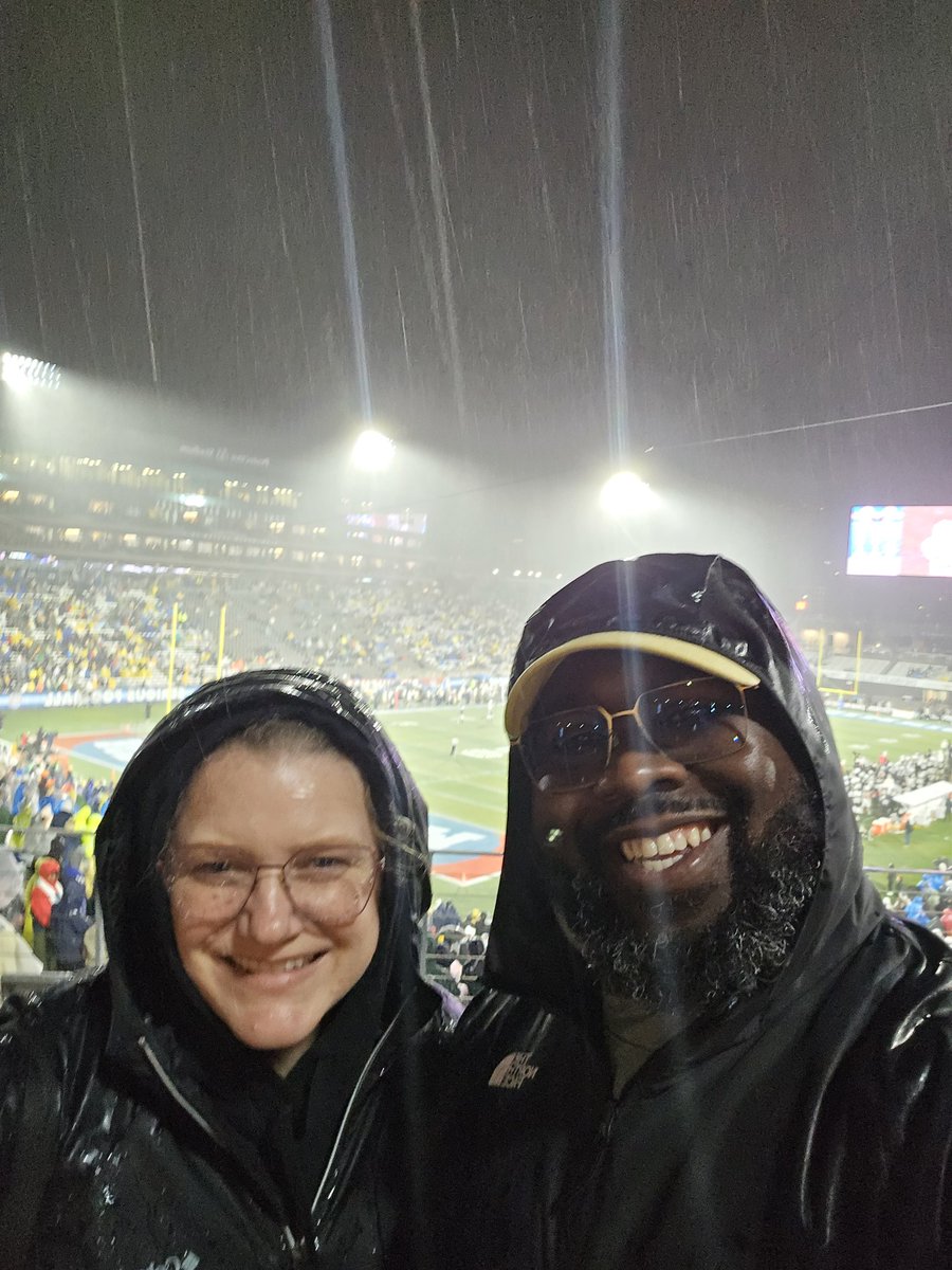iamjamesthe3rd's tweet image. Happy Mother&apos;s Day to @kvthrash, an inspiration! A loving and devoted mother, you defy expectations every day - never failing to make our girls feel special! 
The definition of balance: you always manage to stretch and fold your sourdough &amp;amp; you stay Anchored Down!!! ❤️⛱️🥖⚓️⬇️