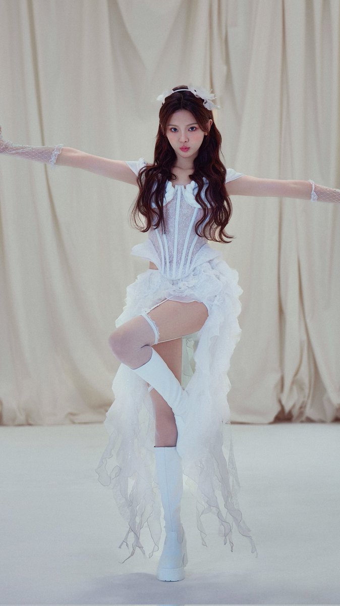 低胸黑丝蓝纱手套版😈
吊带白丝白网手套版😇
两个超越妹妹怎么选啊