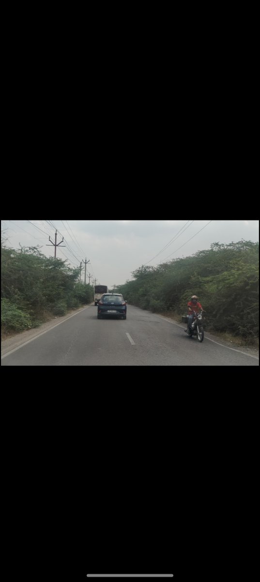 Nitish8971's tweet photo. @ForestDeptUP 
@CMOfficeUP
 @uppwdofficial 
@upcmo
 कृपया संज्ञान लें — हमारे Road Lucknow Nagram 91c] में फुटपाथ नहीं है और सड़क पर ही जंगली पेड़ उगे हैं जिससे पैदल चलने वालों को भारी परेशानी होती है और दुर्घटना क�� खतरा बना रहता है कृपया जल्द कार्रवाई करें https://t.co/unUFENQ1SQ
