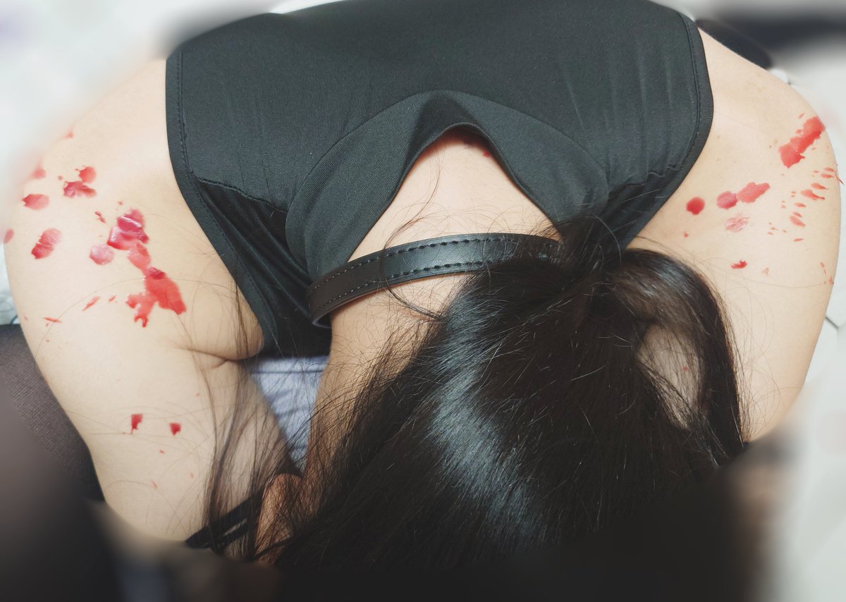 燭光晚宴
--------
手掌心的微光
是照亮晚宴會場的光芒
無須視物
不須言語
燭台
僅為承載搖曳火光而
存在
--------
第一次參加以蠟燭為主的活動
兩個小時的人體燭台結束後果然腰酸背痛😂
感謝辛苦的主辦
也謝謝所有與會者及和我互動的各位
是非常難忘的一夜
(帶了些"紀念品"回家)

<a href="/heartbeat_tw/">肆悸派對 heartbeat</a>