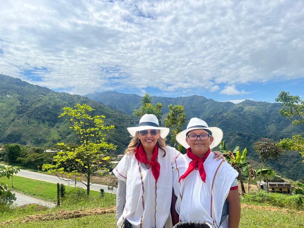 Ian, doy gracias a Dios y a la vida por la gran felicidad que me das. 

¡Gracias!

Que Dios bendiga tu vida con salud, alegría y que te conceda todos los deseos de tu corazón.

¡Te amo, mi vida!
Muchas felicidades por tus 12 años, y que con el favor de Dios cumplas muchos más. ❤️