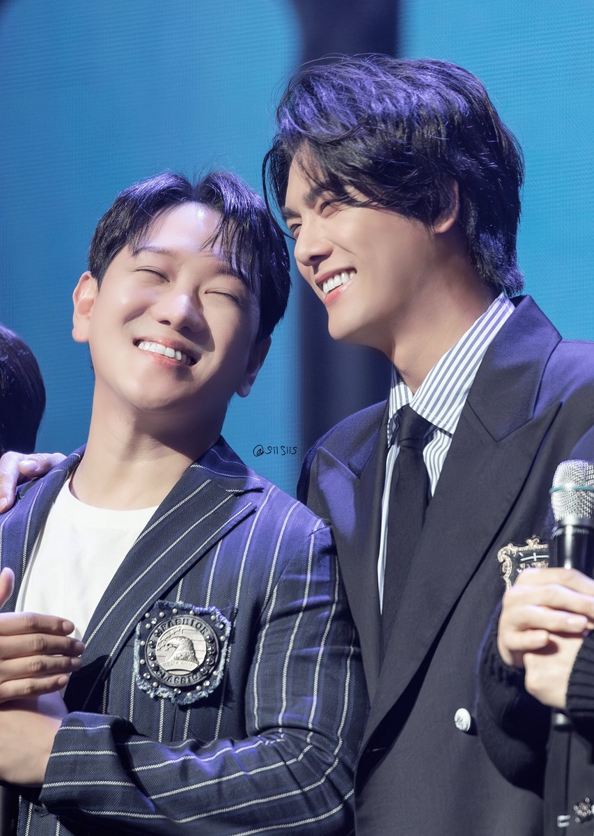 2025. 5. 11. 베어 더 뮤지컬 10주년 콘서트 포토타임
윤소호 피터, 정원영 피터

😊

#윤소호 #정원영 #베어더뮤지컬