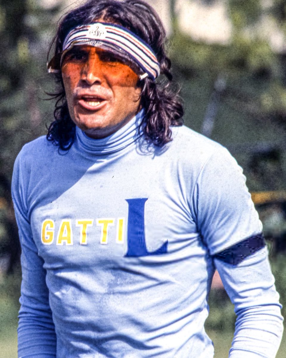 Gatti se fue el 20 de abril. Desde ese momento, Boca jugó 2 veces de visitante: River y Tigre. Ayer, 10 de mayo, 20 días después del fallecimiento de uno de los grandes ídolos del club, se jugaba en la Bombonera. 
No hubo minuto de silencio ni ningún homenaje antes del partido.