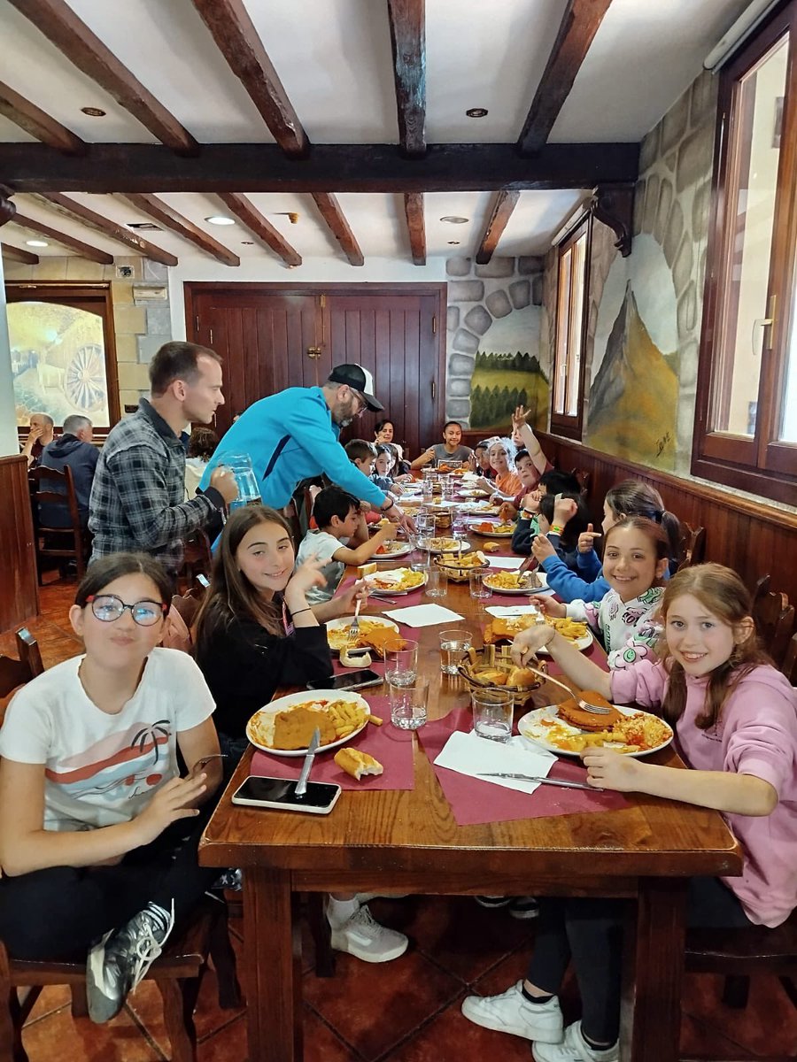 <a href="/urdaburuME/">Urdaburu ME</a> -ak <a href="/oreretaikastola/">Orereta Ikastola</a> -rekin batera urteko azken irteera egin du: Txindoki (1.341 metro). 16 haur, 9 guraso eta 8 begiralek hartu dugu parte. Eta ondo ospatzeko, bazkari goxo batekin bukatu dugu.