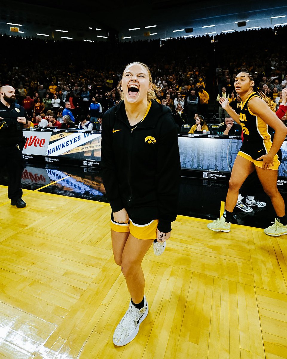 The ultimate teammate 🫶

Happy Birthday, <a href="/CallieLevin32/">Callie Levin</a>!! 

#Hawkeyes