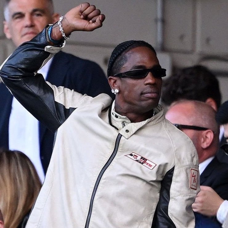BlazquezFont's tweet image. El Barça ha generado más de 2M€ con su colaboración con Travis Scott. Conciertos gratis, ropa agotada e ilusión en Montjuïc con el protagonista siendo un culer más. Joan Laporta cerró el mejor contrato de patrocinio de la historia. Y eso que solo improvisaba. #FCBarcelona