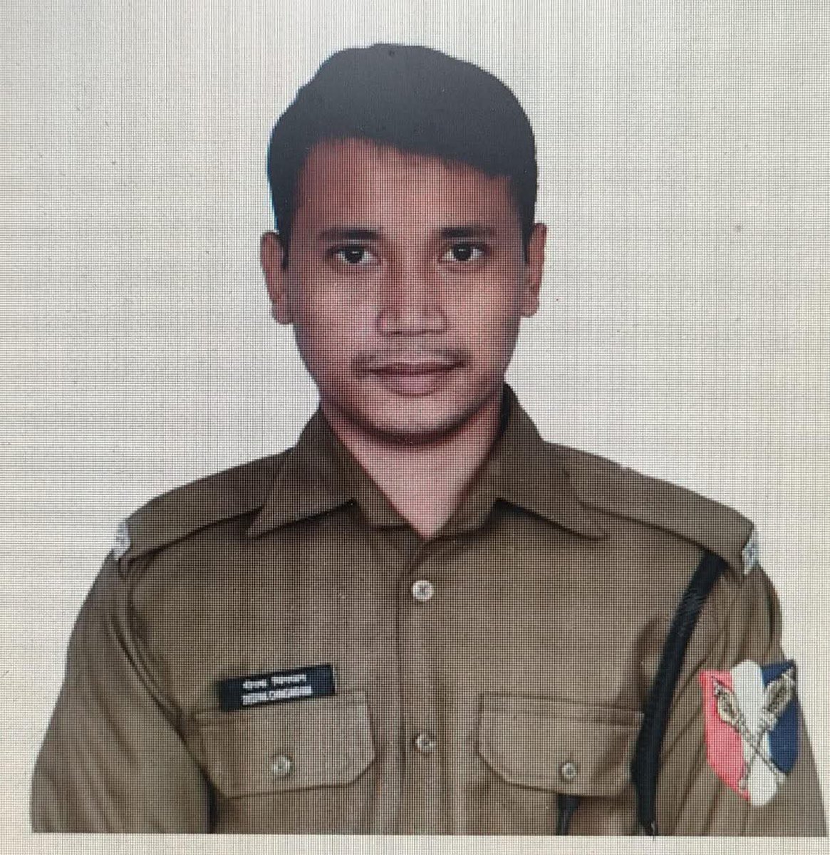 Sanatani_Purnim's tweet image. A hero laid down his life so we could breathe in peace.

BSF Constable (GD) Deepak Chimngakham martyred fighting Pakistani infiltrators.

His courage will echo in eternity.

Om Shanti 😥

 Jai Hind 🇮🇳

#IndiaPakistanWar #AlertBSF #IndianBorderSecurity