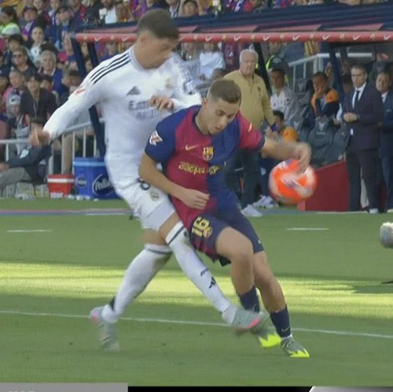 geraldcreatez's tweet photo. Tchoumeni, No Handball against Real Madrid 
Fermin Lopez, Handball and Barcelona goal is Cancelled

The referee and VAR in this match were obviously crazy. https://t.co/QksGJ59VV2