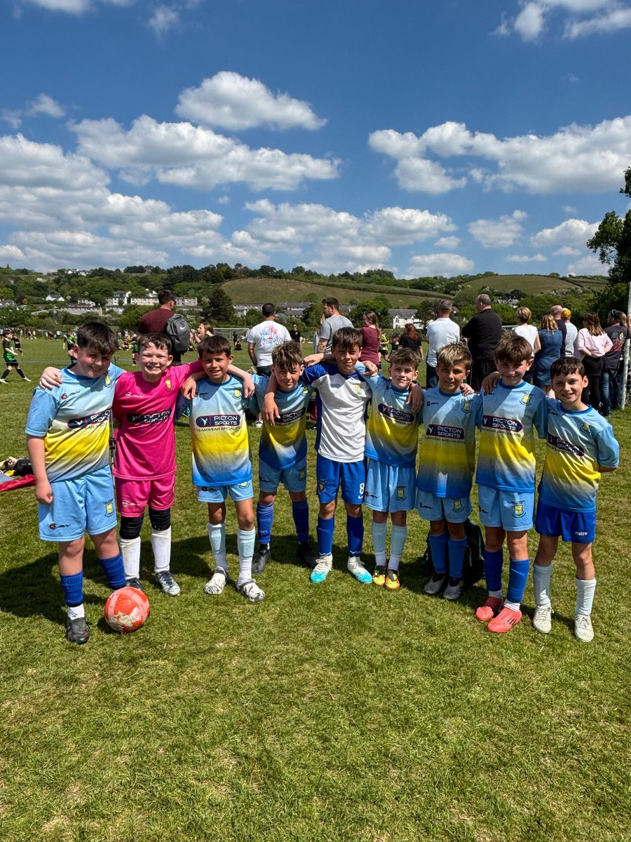 ysgoldewisant47's tweet photo. Llongyfarchiadau mawr i’r ddau dîm oedd wedi cystadlu yng nghystadleuaeth yr Urdd  dros y penwythnos! Ymdrech arbennig gan bawb 🏉⚽️☀️ https://t.co/nxjo41FoZ4