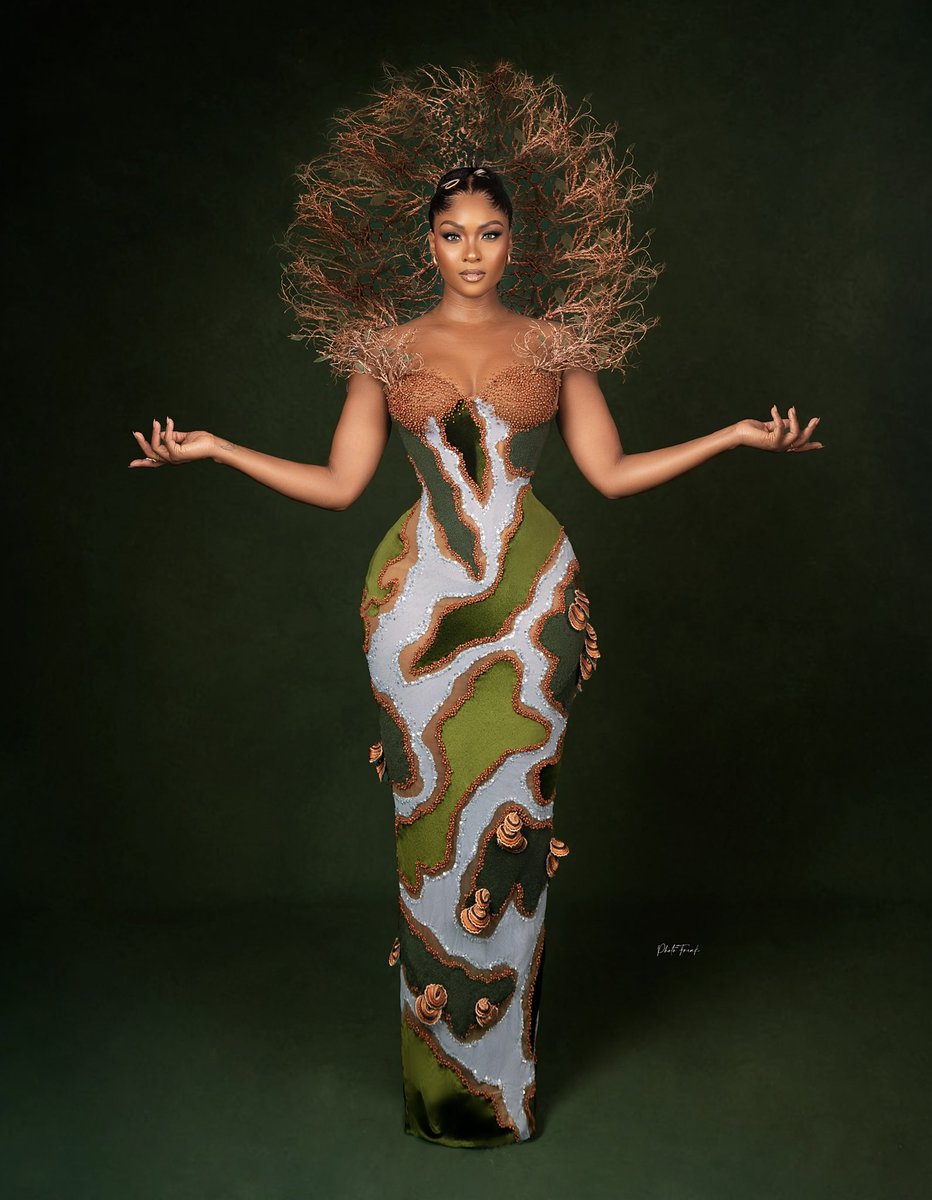 OfficialOsas's tweet image. ✨AMVCA11 #osasighodaro #veekeejames #touchofibee #adellamakeup #photofreak #AMVCA11 ✨✨✨