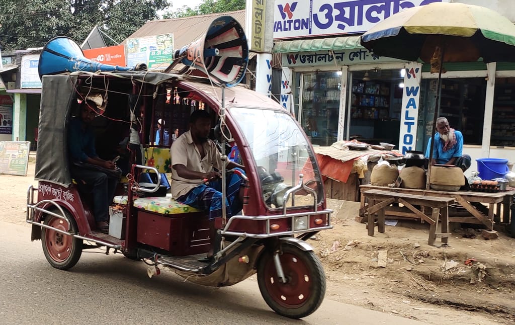 ‎মিশন ৯০ নিউজে সংবাদ প্রকাশের পর: ‎হোসেনপুরের সড়কে ফসল না শুকানোর প্রচারণা