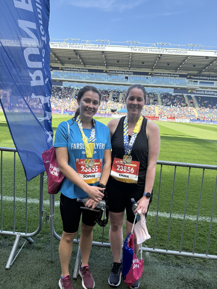 A hot and hilly half but great to run into a full stadium and cross the finish line together! 🏃🏻‍♀️🏃🏻‍♀️🥵☀️