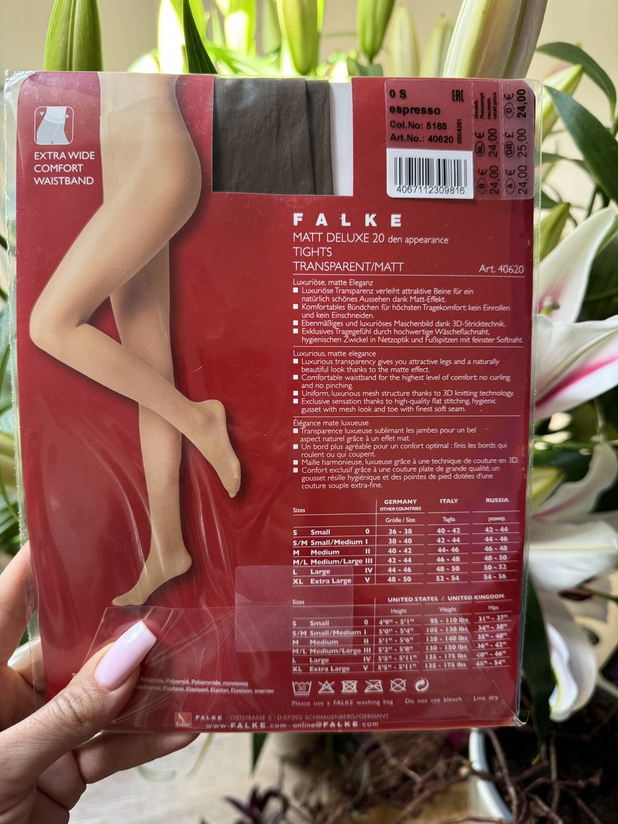 maria_aveova's tweet photo. Nedeľným dňom sa sprevádzali vznešené FALKE silonečky. Premiérovo v odtieni “espresso”❤️🔥🏹. Už som asi spomínala, že FALKE sú moja srdcová záležitosť, však? Asi áno a budem to opakovať, pokiaľ to bude mojou pravdou🔗🥰 #falke #falkestyle #espresso #falketights #classystyle https://t.co/n5aftnWieK