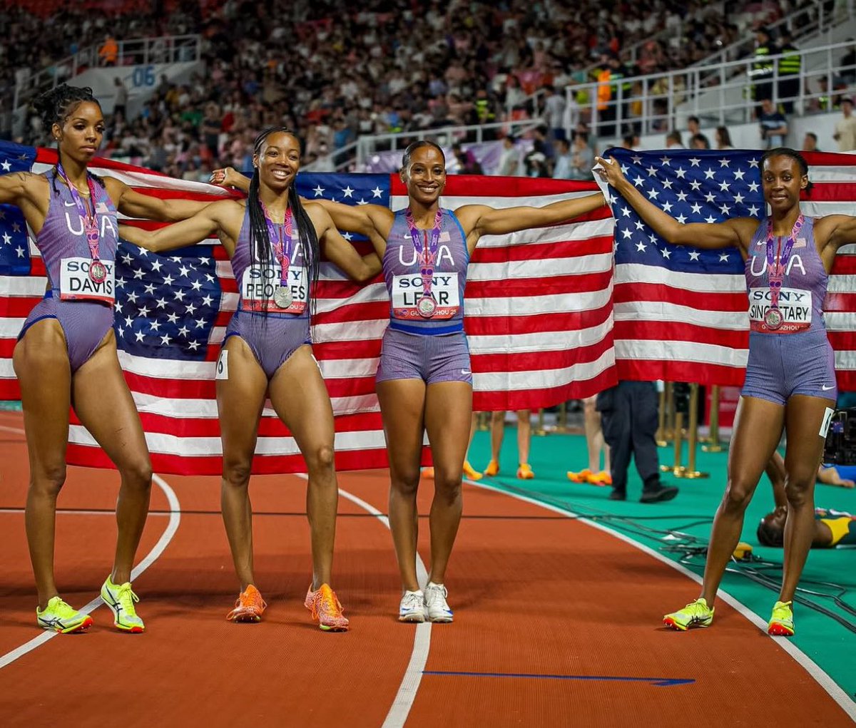 Charlotte TF & XC (@charlottetfxc) on Twitter photo ๐๐๐ง ๐๐ข๐ก๐ ๐๐๐ข๐๐๐ ๐๐บ๐ธ
Former Charlotte sprinter Maya Singletary represented Team USA at the @worldathletics Relays in Gaungzhou, China this weekend in the Womenโs 4x400m and earned the silver with a time of 3:24.72!
๐ธ: <a href="/usatf/">USATF</a>
#GoldStandardโ๏ธ ๐๐๐ง ๐๐ข๐ก๐ ๐๐๐ข๐๐๐ ๐๐บ๐ธ
Former Charlotte sprinter Maya Singletary represented Team USA at the @worldathletics Relays in Gaungzhou, China this weekend in the Womenโs 4x400m and earned the silver with a time of 3:24.72!
๐ธ: <a href="/usatf/">USATF</a>
#GoldStandardโ๏ธ