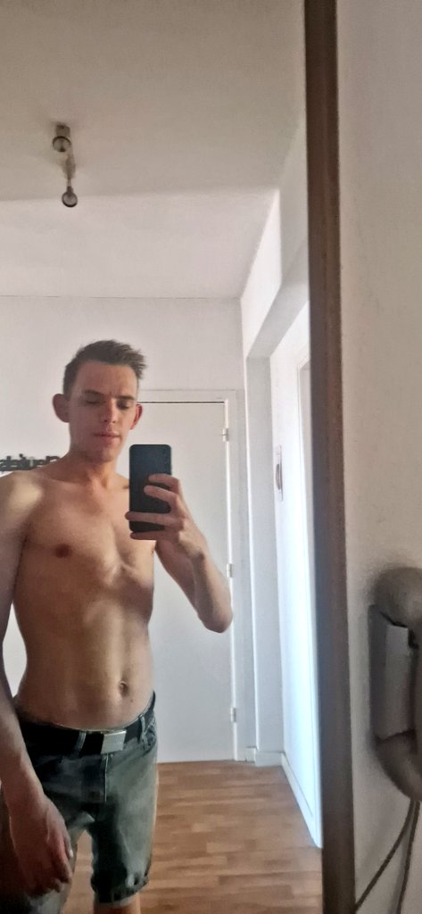 Ready for a sunny day? #gay #Belgie #limburg #twink #mirror