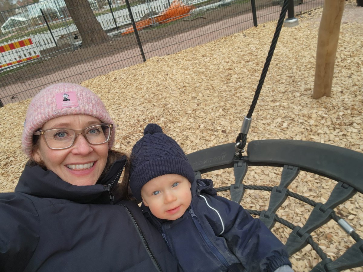 H_Kovalainen's tweet image. Happy Mother's Day to all the mums out there who are celebrating today, and especially to both my mum and Emils mummy @KataHyde ⚘️⚘️