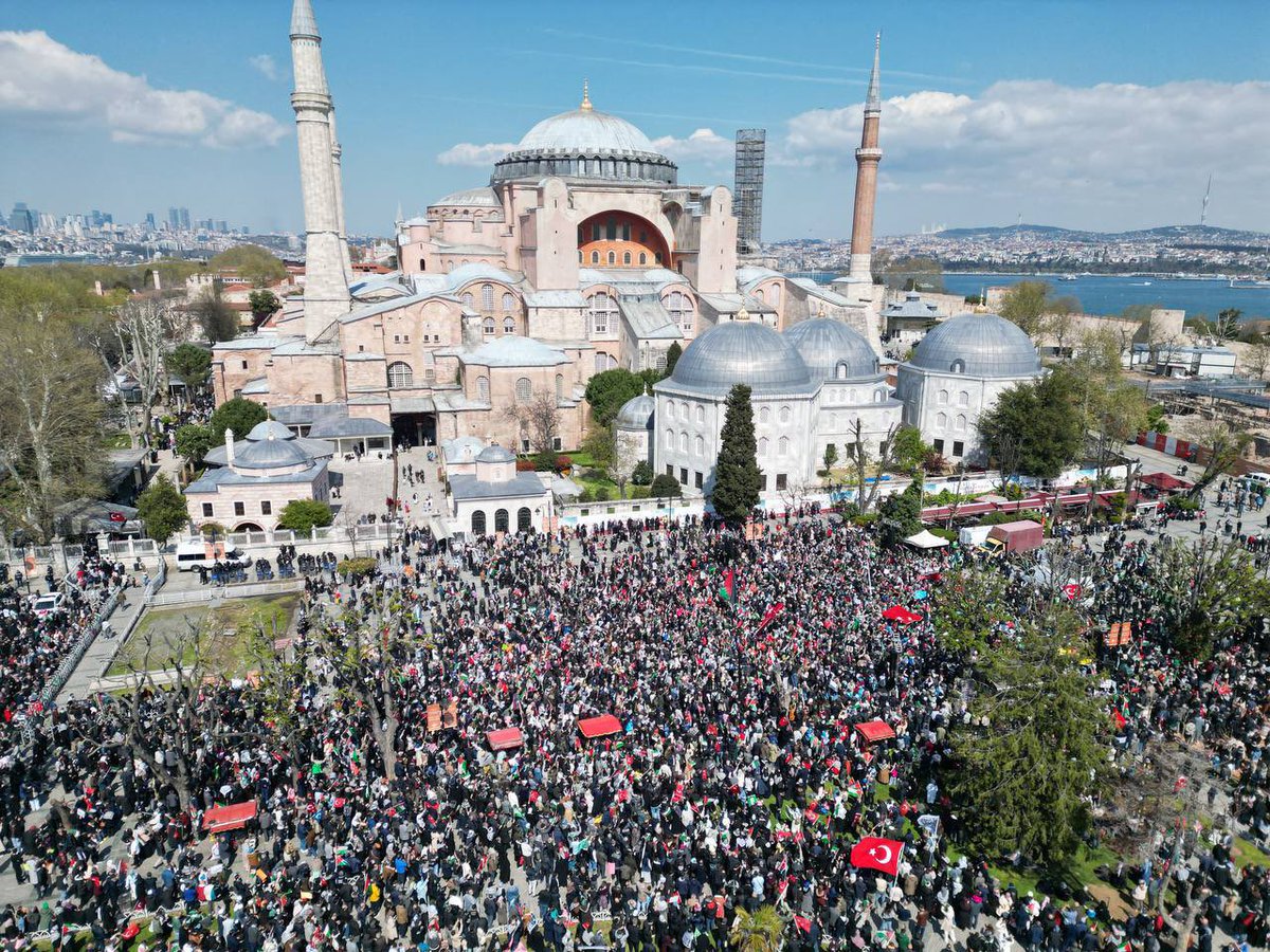 Çünkü çocuklar uyurken susulur; ölürken değil!🇵🇸🇹🇷

#Gaza #FreePalestine