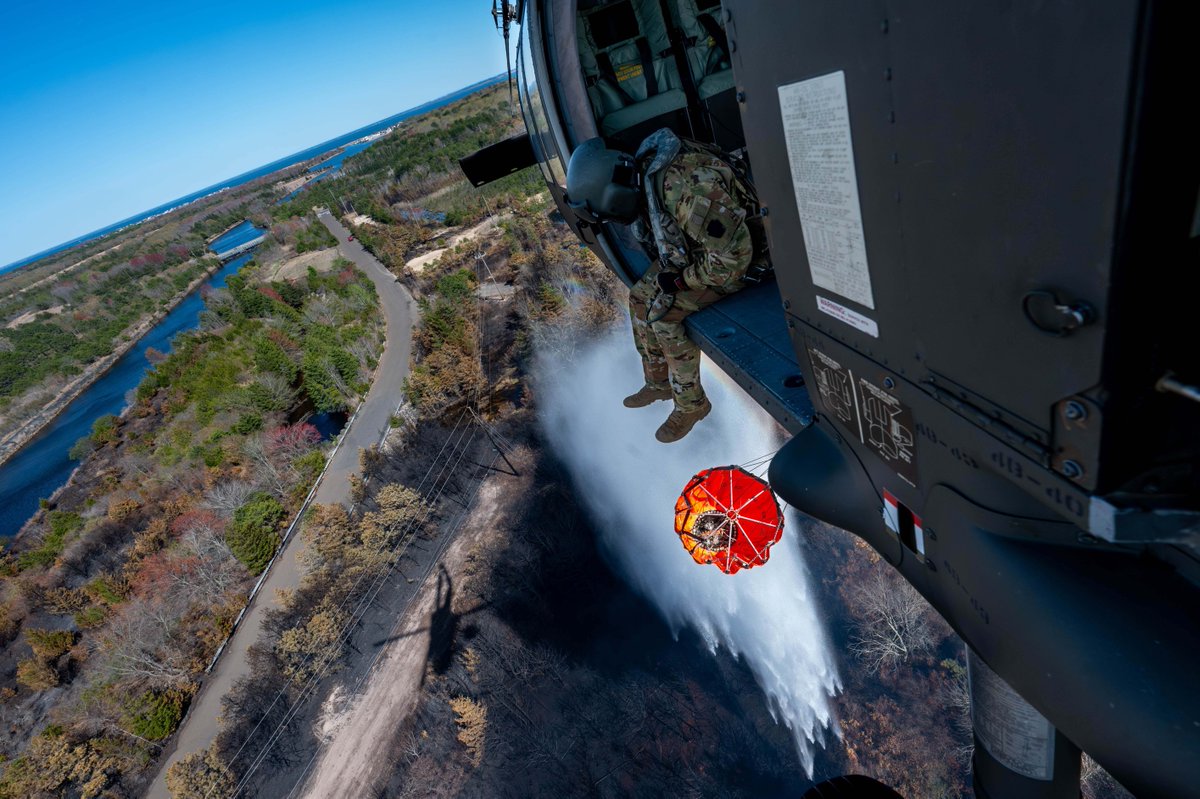 U.S. Army (@usarmy) on Twitter photo Fighting fires from above!
Soldiers from the <a href="/NJNationalGuard/">NJ National Guard</a> support wildland firefighting efforts with water drops to contain a 15,000-acre wildfire in Ocean County, New Jersey, April 28, 2025.
📸 Sgt. Michael Schwenk Fighting fires from above!
Soldiers from the <a href="/NJNationalGuard/">NJ National Guard</a> support wildland firefighting efforts with water drops to contain a 15,000-acre wildfire in Ocean County, New Jersey, April 28, 2025.
📸 Sgt. Michael Schwenk