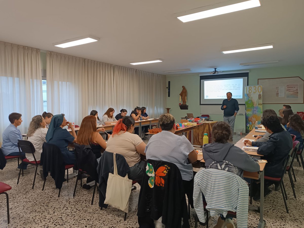 HijasCaridadEN's tweet image. 🗓️ Este fin de semana, asesores de #JMV nos reunimos en Villaobispo para seguir construyendo juntos.

🗣️ Con Óscar Alonso Peño, renovamos el ánimo y el sentido de seguir a Cristo en JMV.
#HijasDeLaCaridad