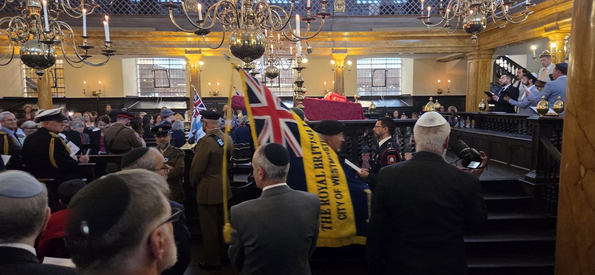 eldondetekno's tweet image. Honoured and humbled to attend a most moving commemoration where we gave thanks to those who gave their ultimate sacrifice. We as proud British Jews pledge our allegiance to G-d, King and Country and to perpetuate their memory. #VEDay80 #bevismarks.