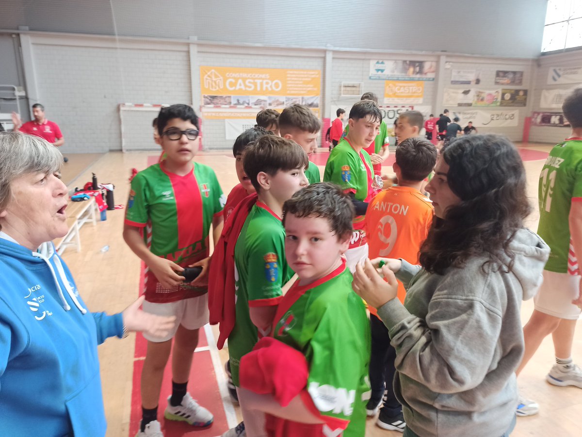CB_ChapelaWeb's tweet image. Vitoria do infantil masculino fronte o Moaña nun bo encontro dos nosos rapaces, que foron que de manter durante todo o encontro unha boa marxe de goles co rival (30-25). 
Moi ben feito rapaces!! 
#imoschapela #vermelloeverde