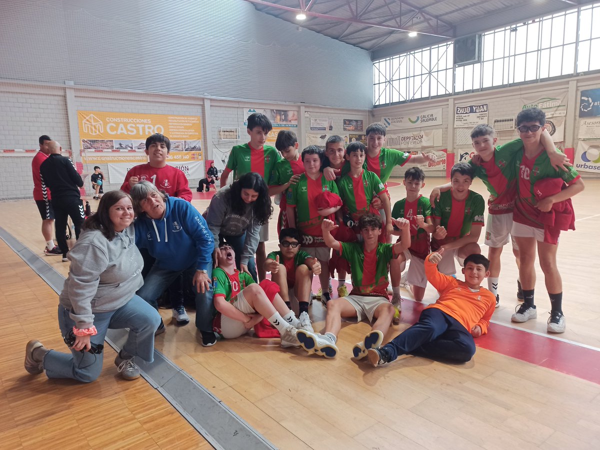 CB_ChapelaWeb's tweet image. Vitoria do infantil masculino fronte o Moaña nun bo encontro dos nosos rapaces, que foron que de manter durante todo o encontro unha boa marxe de goles co rival (30-25). 
Moi ben feito rapaces!! 
#imoschapela #vermelloeverde