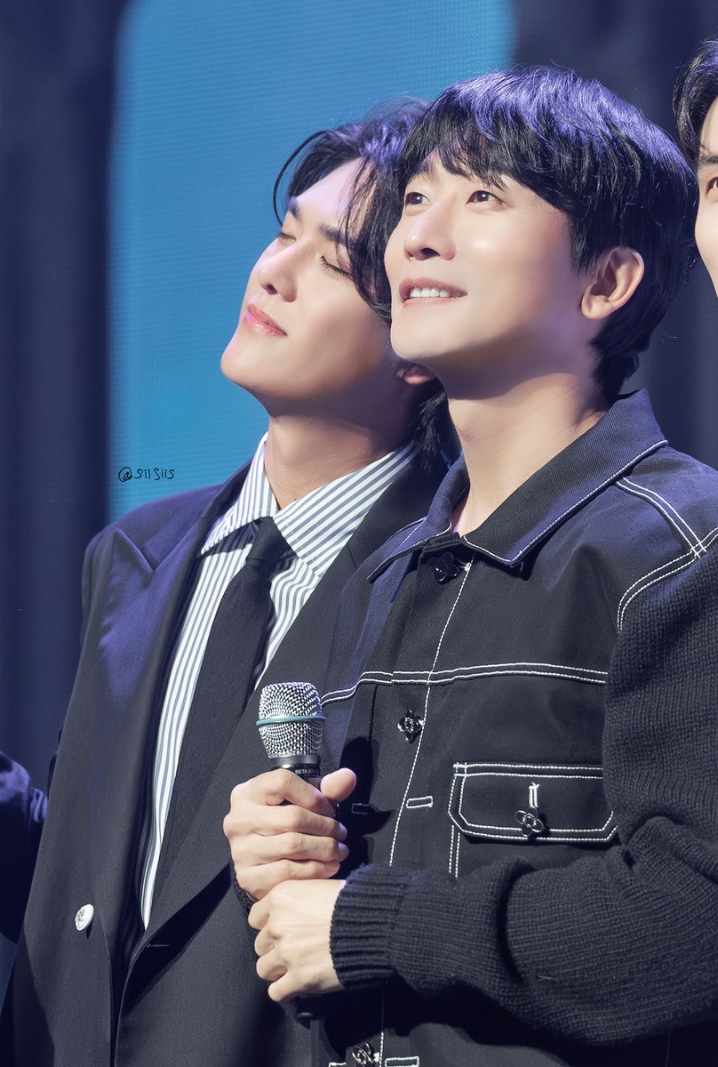 2025. 5. 11. 베어 더 뮤지컬 10주년 콘서트 포토타임
윤소호 피터, 성태준 제이슨

😌

#윤소호 #성태준 #베어더뮤지컬