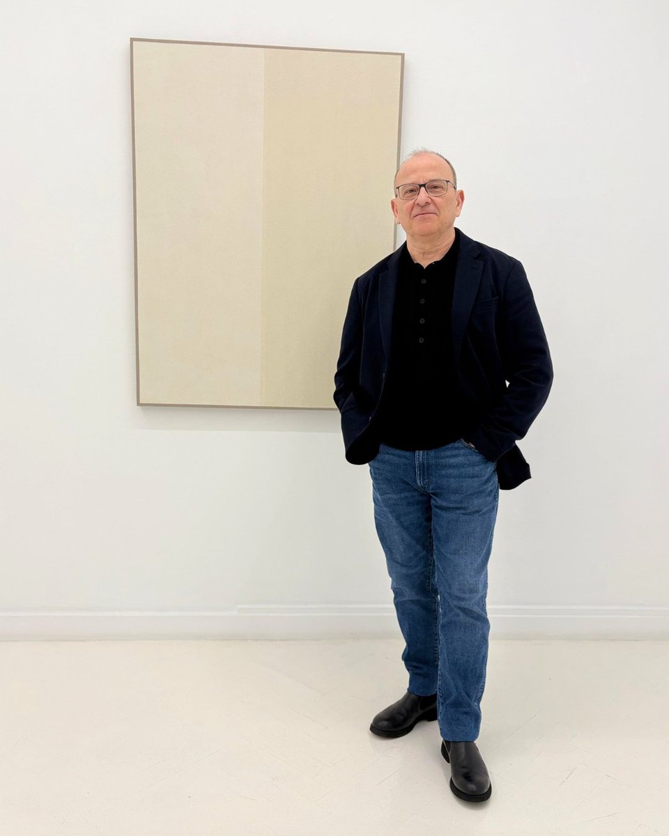 MIGUEL ÁNGEL RODRÍGUEZ SILVA

Olivares, Sevilla, España, 1960.

Es licenciado en pintura por la Facultad de Bellas Artes de la Universidad de Sevilla.

Para el artista, el mero acto de expandir un pigmento sobre una superficie ya es considerado un hecho artístico en sí mismo.