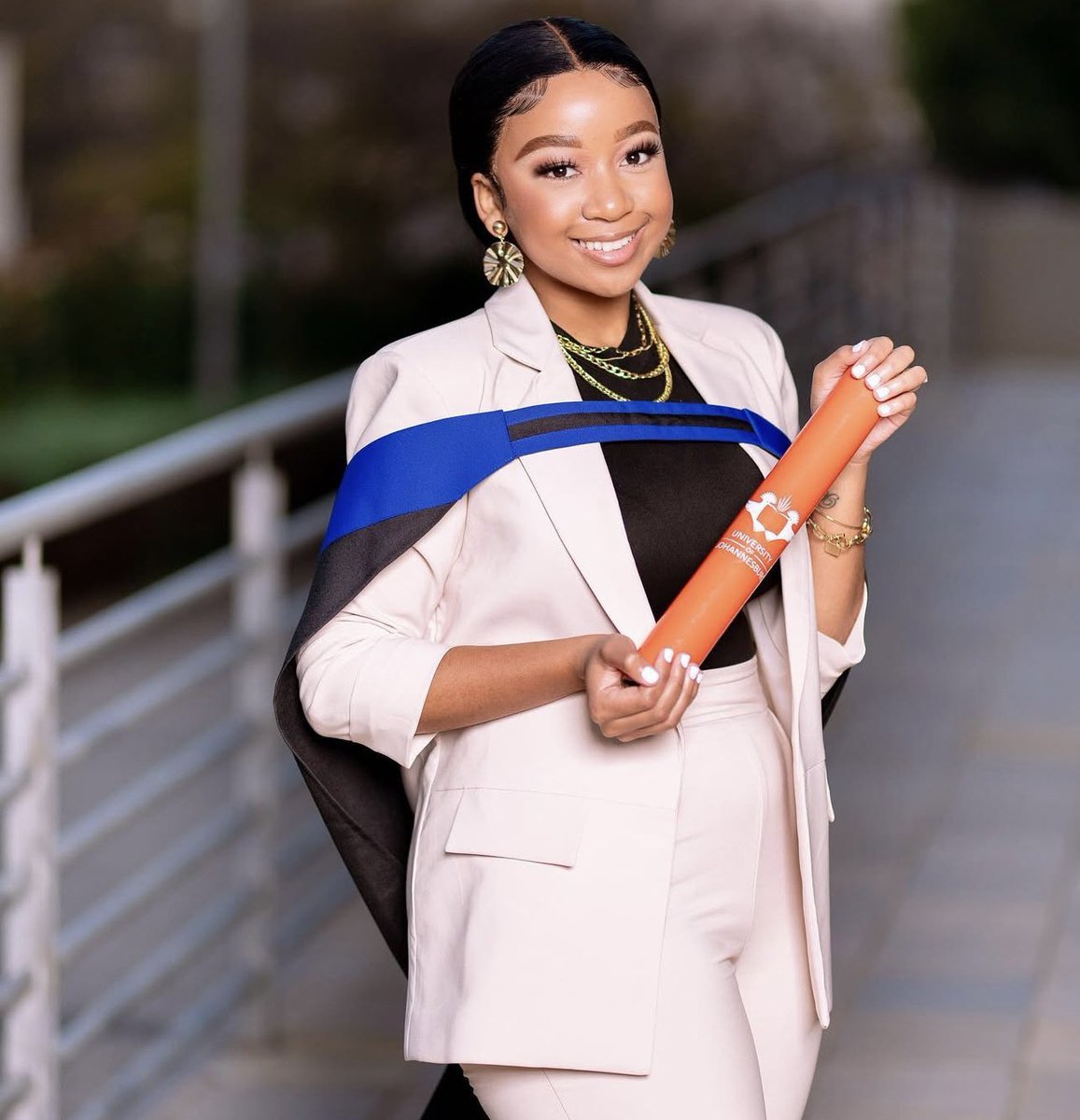 Saltiesunmasked's tweet image. Ama 2000 (some) Are getting this thing right, Degree, Marriage , Baby then gifts . Cingrats to new mama Tshia Smith on her new baby and car 😍😍😍👏👏👏👏👏👏