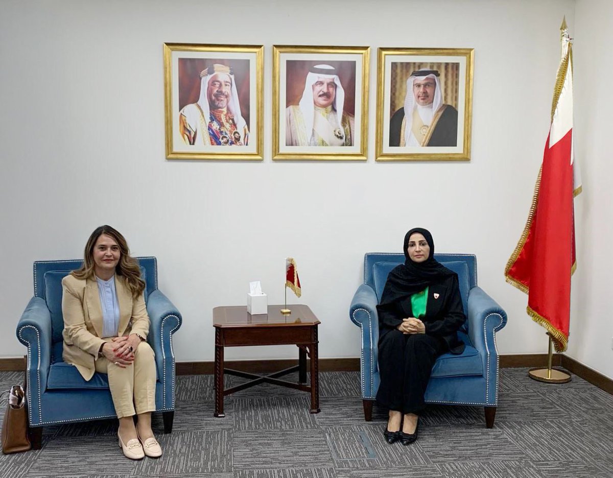 وزيرة الصحة تستقبل سفيرة جمهورية صربيا لدى مملكة البحرين

moh.gov.bh/News/Details/5…