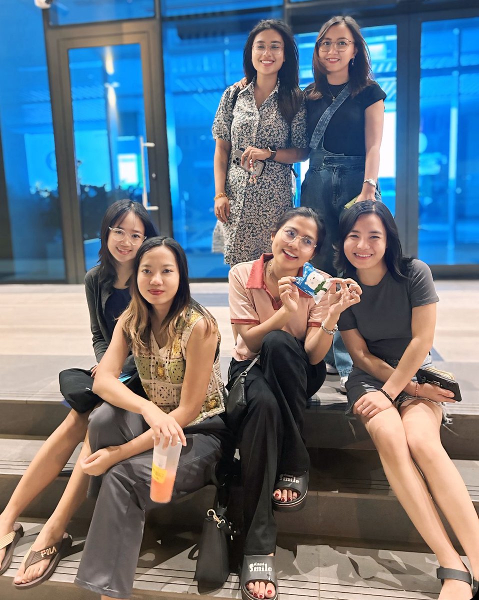 yeeyee_htun's tweet photo. Night Out https://t.co/2vwdNkzcpK