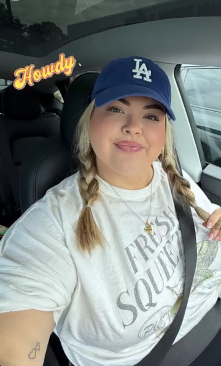 heatherluxx's tweet photo. ☀️day 🦋💙 https://t.co/1jwhGVmGM8