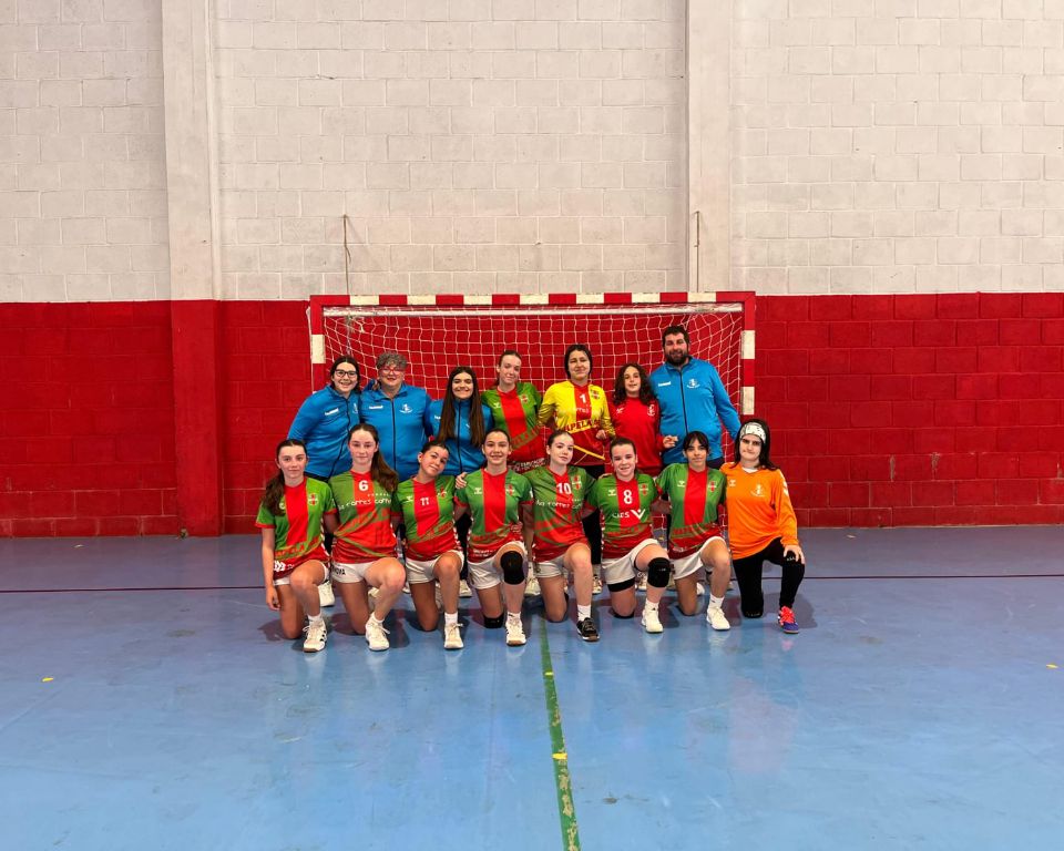 CB_ChapelaWeb's tweet image. Derrota das infantís femininas fronte o Arousa (18-16). A piques estiveron as rapazas de conseguir algún punto, pero as forzas xa non dan pra moito neste fin de tempada. Ánimo rapazas!! 
#imoschapela #vermelloeverde
