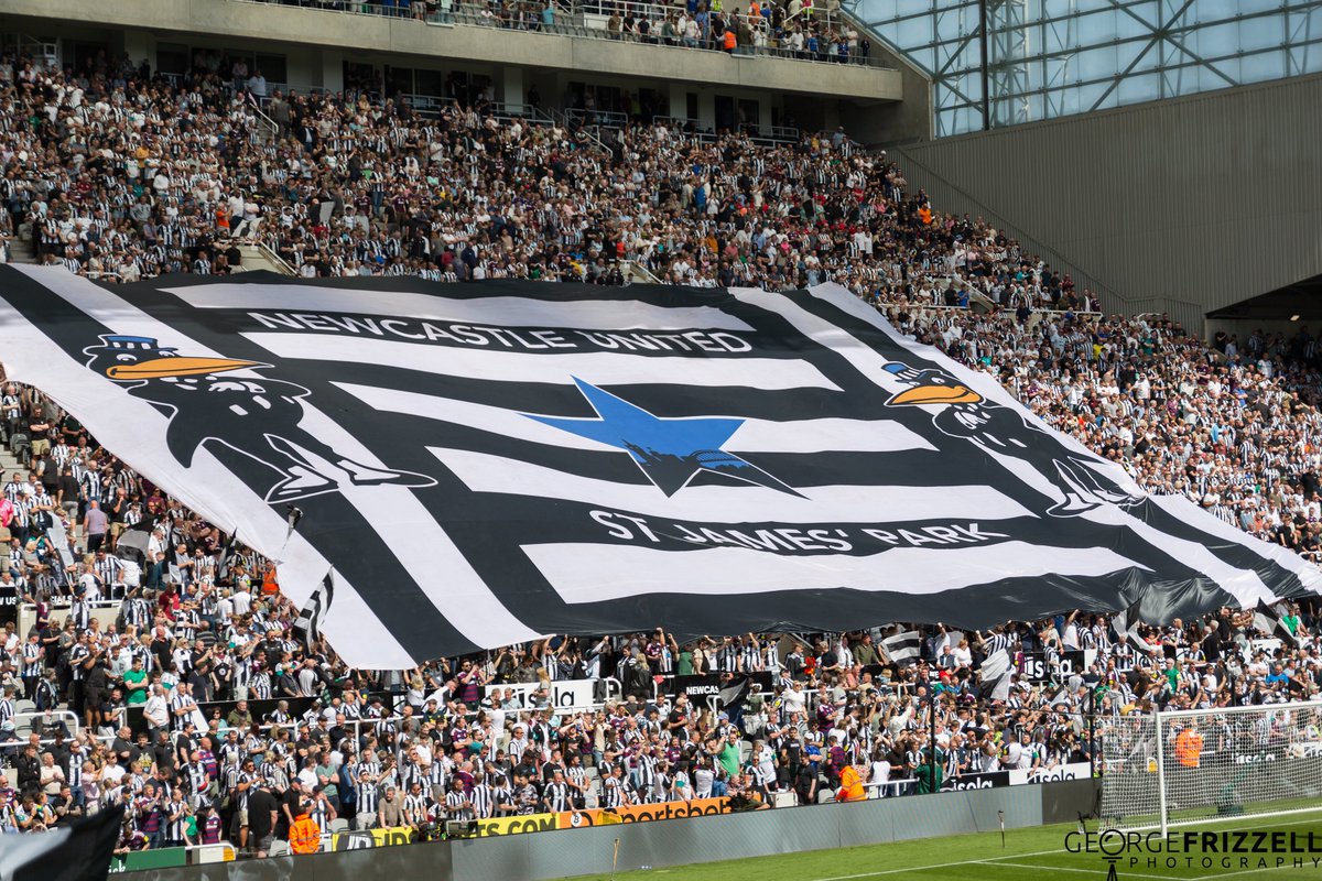 toonarmy59's tweet image. Another 3 points towards CL qualification and another motivational display by Wor Flags covering 3 stands and well done to the fans for doing their bit too in the scorching heat🖤🤍 @worflags @NUFC @Nusc2023 @ToonMouthTyne @nufctrust @ChronicleNUFC #NEWCHE #toonarmy #NUFC
