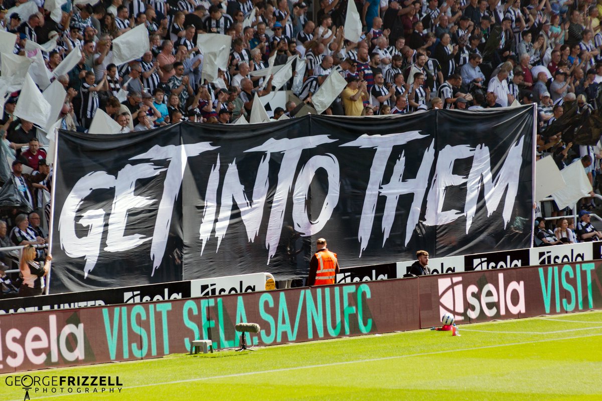 toonarmy59's tweet image. Another 3 points towards CL qualification and another motivational display by Wor Flags covering 3 stands and well done to the fans for doing their bit too in the scorching heat🖤🤍 @worflags @NUFC @Nusc2023 @ToonMouthTyne @nufctrust @ChronicleNUFC #NEWCHE #toonarmy #NUFC