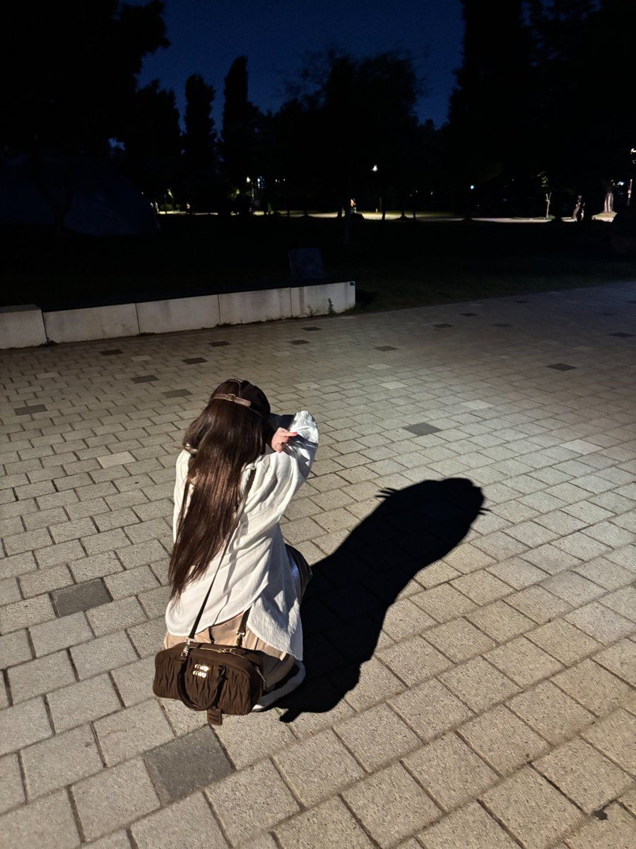 EunchaeCentral's tweet photo. [📸] HONG EUNCHAE Weverse DM Update

🍒: I’ve been trying it all day today
🍒: I did pretty well, right?
🍒: Hold on, seeing it full-body looks kind of weird 
🍒: The whiskers should’ve come out a bit less
🍒: But it’s not bad, right?
🍒: Ah, hold on
🍒: I don’t think this is it
🍒: I’ll come back someday with a perfect cat
🍒: No one’s good at it from the start
🍒: Honestly, a lot of people were passing by, so I was embarrassed

#르세라핌 #홍은채 #은채 #ウンチェ
#LE_SSERAFIM #HONGEUNCHAE