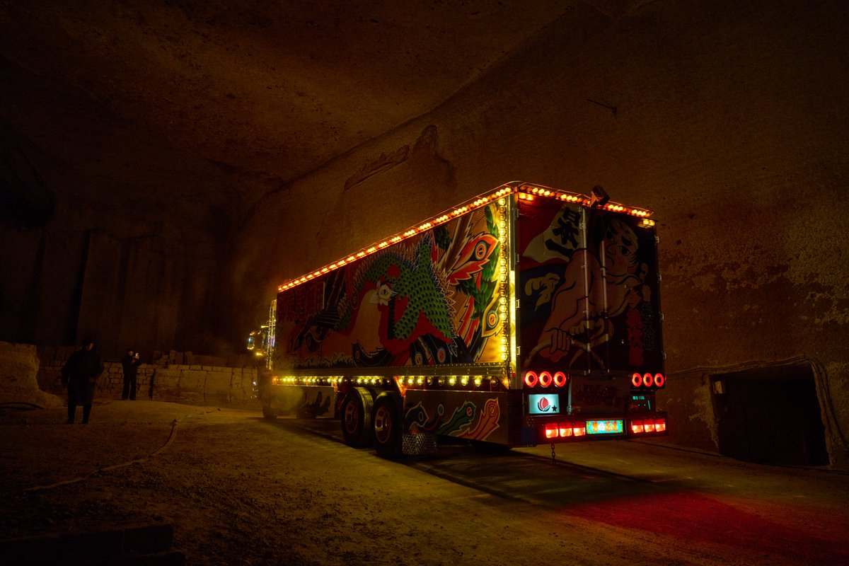 dekotora_jp's tweet photo. 🙌御礼🚚✨
おはようございます。
昨日お申し込みを締め切らせていただきましたデコトラ展オリジナル提灯🏮
多くの方々からご応募いただき、改めましてありがとうございました！皆��まからの応援を背に、本番に向けて更にエンジン全開で邁進する所存です！！
本当に、本当にありがとうございます❗
引き続きデコトラ展ご注目ください👀”
#デコトラ展2025
#DEKOTORA_Exhibition
